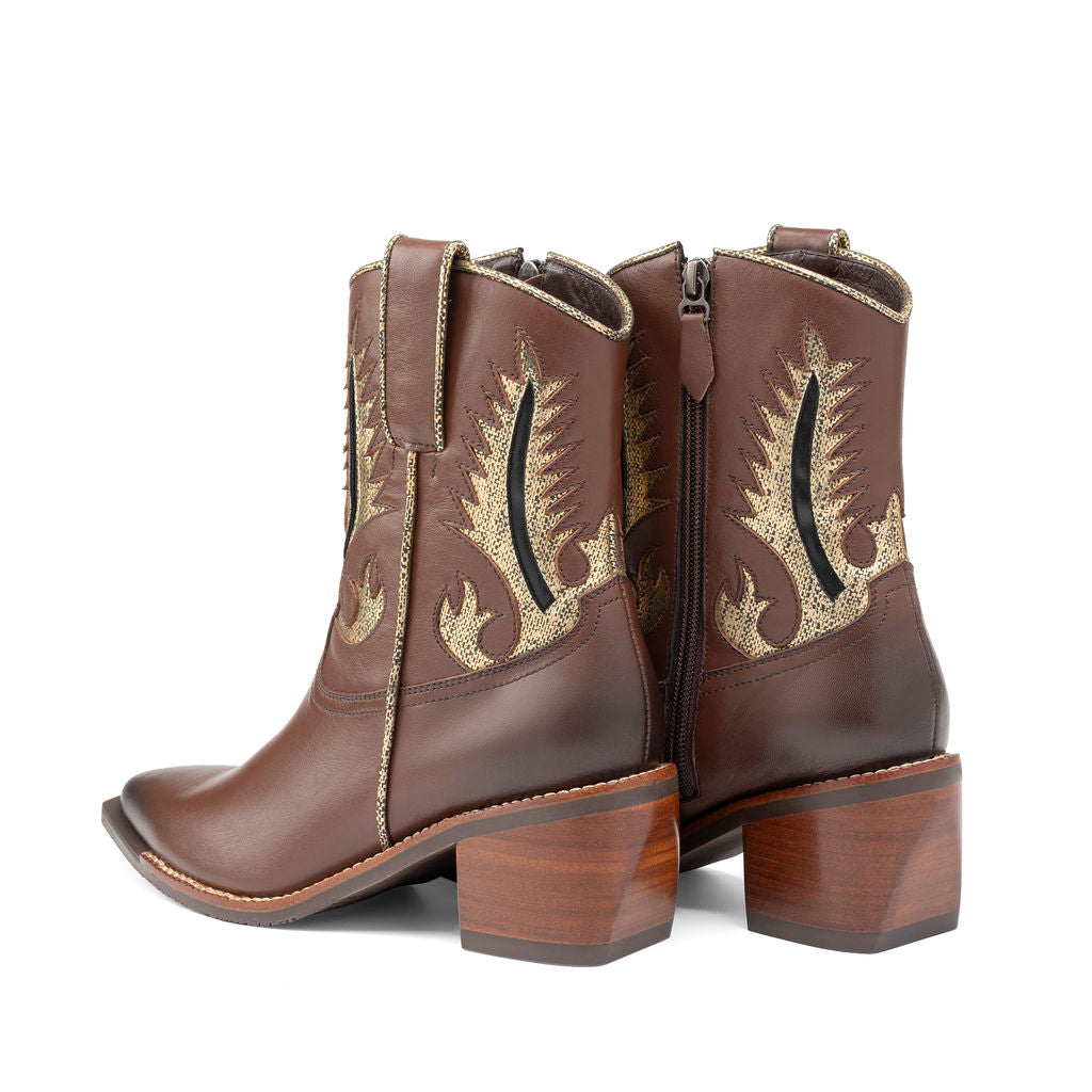 Agatha marrón y dorado