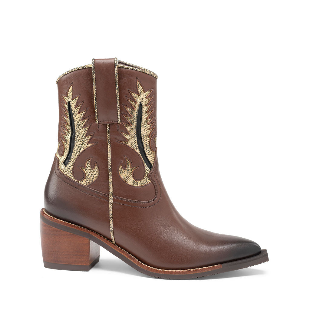 ⁠Agatha marrón y dorado